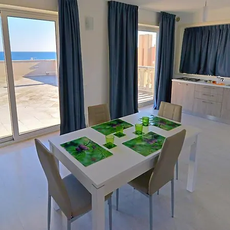 Leo Apartment