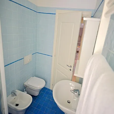 Leo Apartment